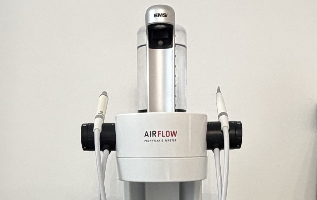 EMS AIRFLOW Prophylaxis Master fogtisztító készülék Piezon ultrahangos modullal — Smile Centrum, Miskolc